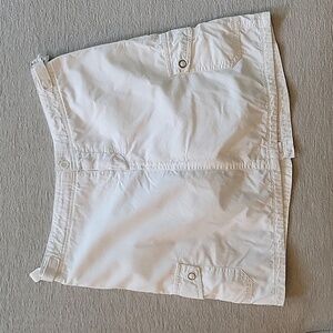 FRESH PRODUCE white 100% cotton scort.  Side pockets.  Size is XS.